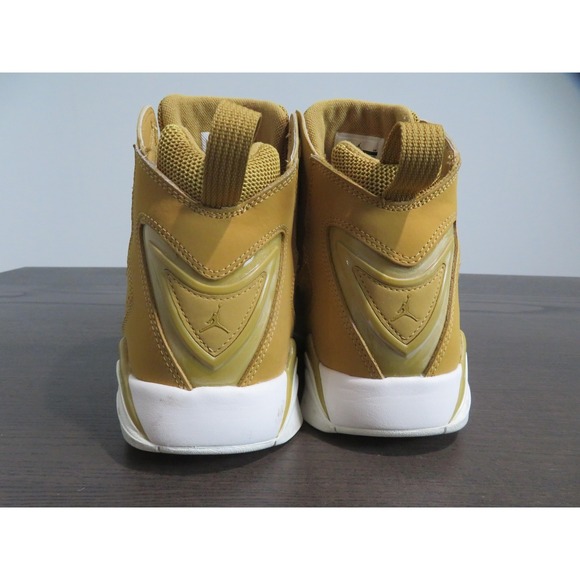 Athletic_Shoes